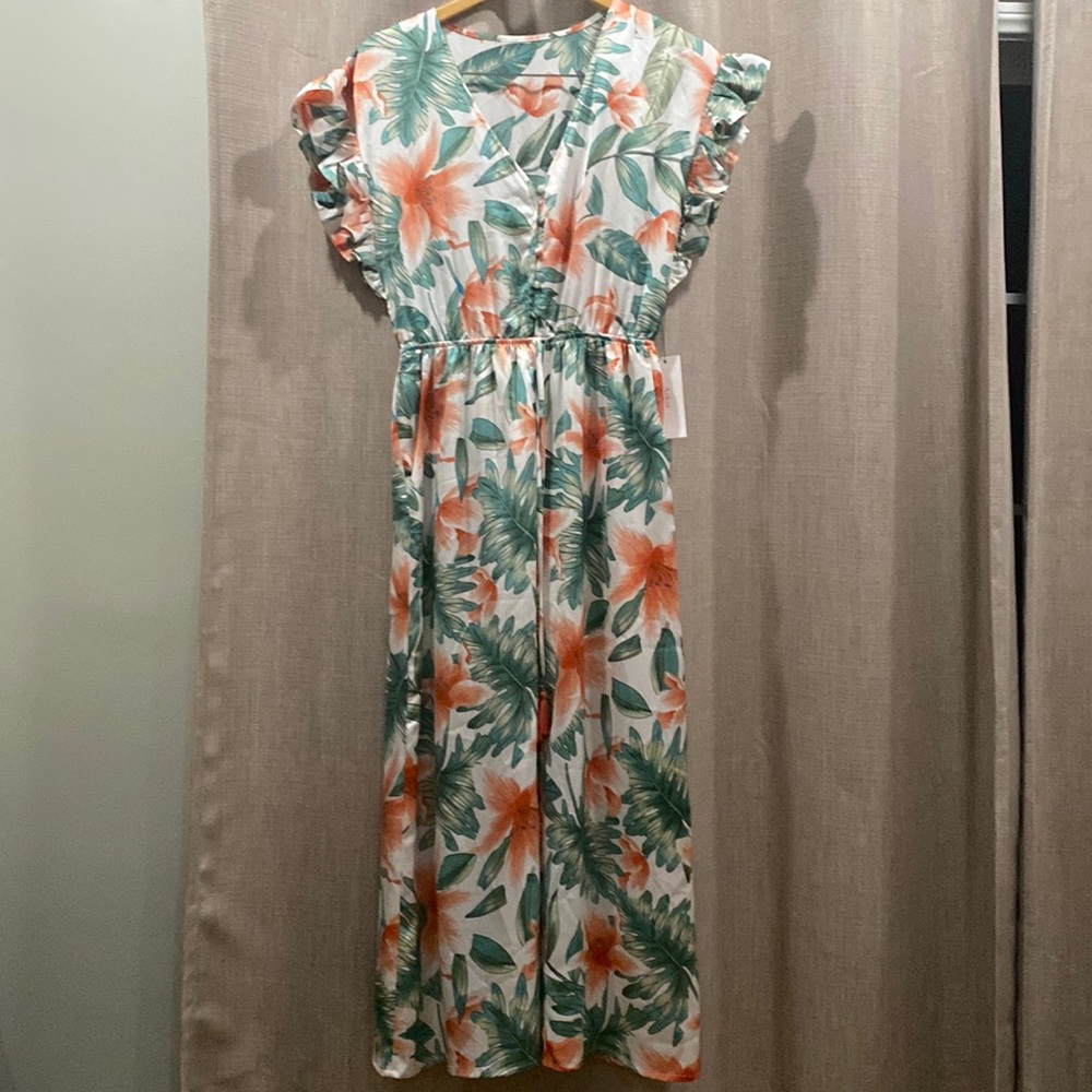 New floral jumpsuit.  Size is Medium